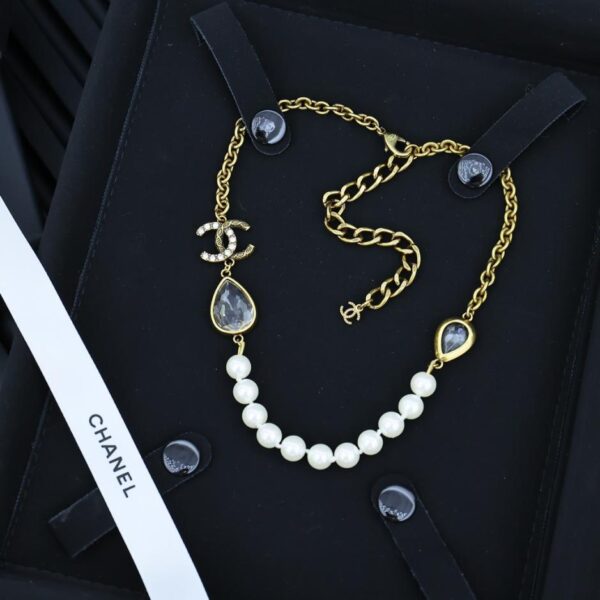 Collana di perle Chanel 24 New Drop (UV0T1)
