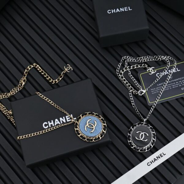 replica,repliche,fake,1:1,earrings,bracelet,ring,jewelry Collana ovale in pelle Chanel 25p (40MS2)