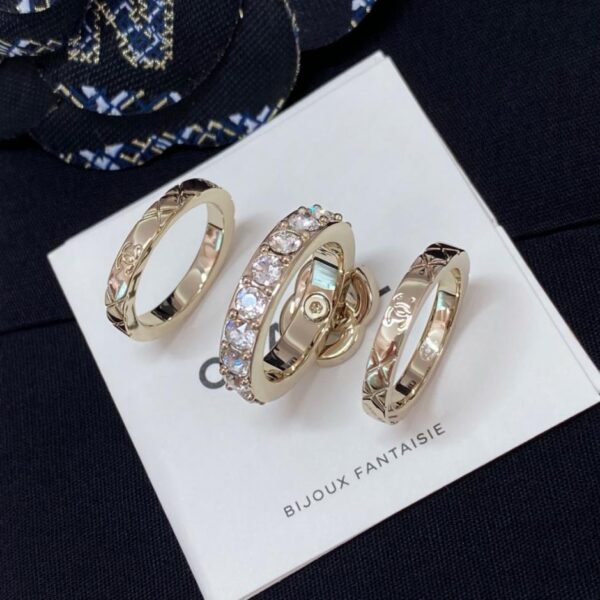 replica,repliche,fake,1:1,earrings,bracelet,ring,jewelry Set di tre pezzi, prezzo super conveniente, anello tre in uno Chanel (I7PJ9)