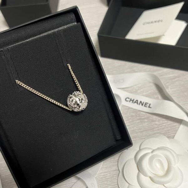 replica,repliche,fake,1:1,earrings,bracelet,ring,jewelry Collana Chanel 25a fatta a mano con stella cava e doppia C, piccole palline (WGBJE)
