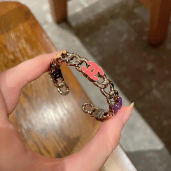 replica,repliche,fake,1:1,earrings,bracelet,ring,jewelry Bracciale Chanel con catena e lettera doppia C colorata (SJT8J)