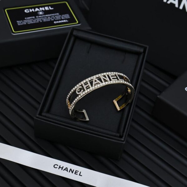 replica,repliche,fake,1:1,earrings,bracelet,ring,jewelry Bracciale Chanel con lettere e diamanti (ORB0V)