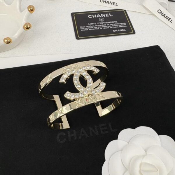 replica,repliche,fake,1:1,earrings,bracelet,ring,jewelry Bracciale Chanel Heavy Duty con motivo a diamante Double C in oro con diamanti (457 carati)