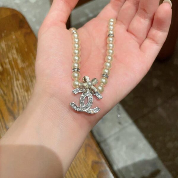 replica,repliche,fake,1:1,earrings,bracelet,ring,jewelry Collana vintage con lettera Chanel (Z8BG5)
