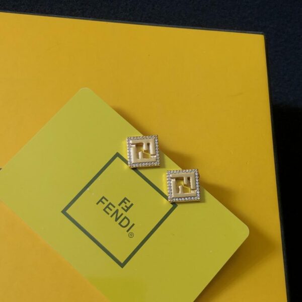 replica,repliche,fake,1:1,earrings,bracelet,ring,jewelry Orecchini con nuovo logo FENDI, personalizzazione di alta gamma (NN3RO)