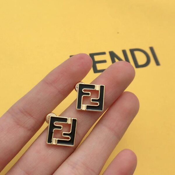 replica,repliche,fake,1:1,earrings,bracelet,ring,jewelry Orecchini FENDI con nuovo logo, personalizzazione di alta gamma (SE19M)