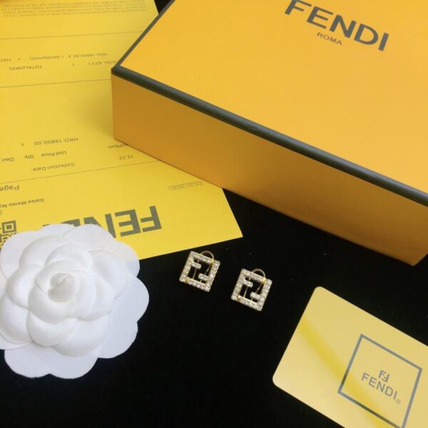 replica,repliche,fake,1:1,earrings,bracelet,ring,jewelry Orecchini con nuovo logo FENDI, personalizzazione di alta gamma (ZUUD7)