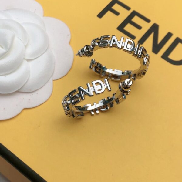 replica,repliche,fake,1:1,earrings,bracelet,ring,jewelry Orecchini con nuovo logo FENDI, personalizzazione di alta gamma (1JXKI)