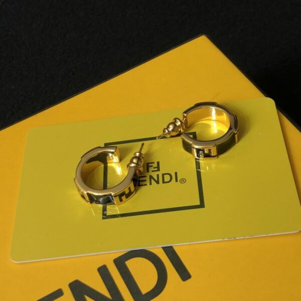 replica,repliche,fake,1:1,earrings,bracelet,ring,jewelry Orecchini con logo FENDI, personalizzazione di alta gamma (D8E84)