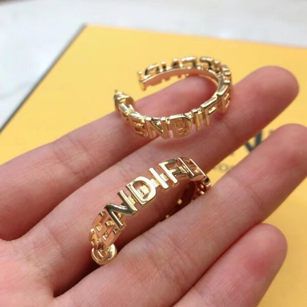 replica,repliche,fake,1:1,earrings,bracelet,ring,jewelry Orecchini con nuovo logo FENDI, personalizzazione di alta gamma (O0DF8)