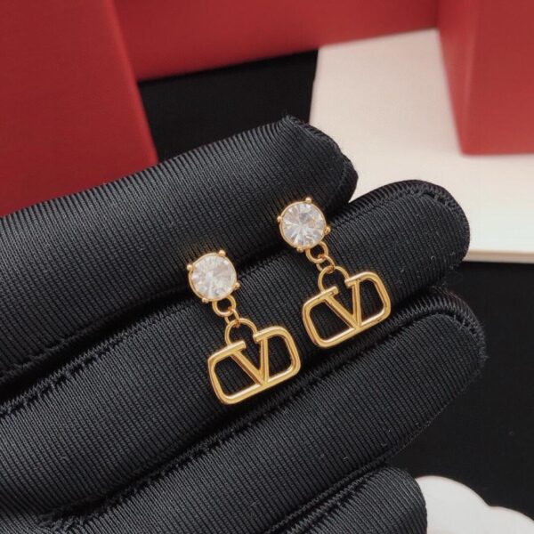 replica,repliche,fake,1:1,earrings,bracelet,ring,jewelry Orecchini Valentino con diamante bianco e diamante rosa lucido a forma di V (4O63B)