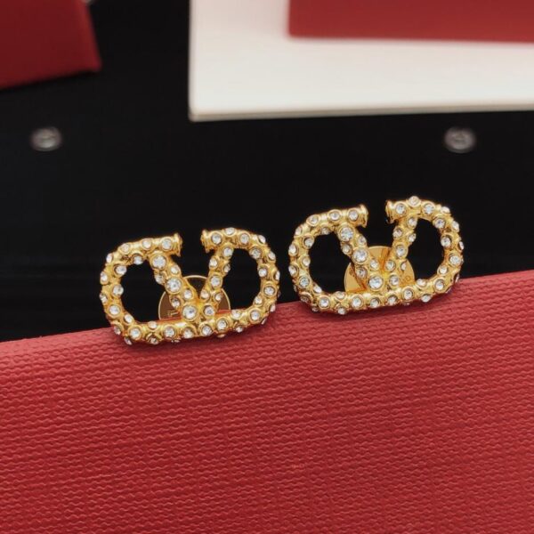 replica,repliche,fake,1:1,earrings,bracelet,ring,jewelry Orecchini a perlina di riso a forma di V di Valentino, in ottone ZP (6953Y)