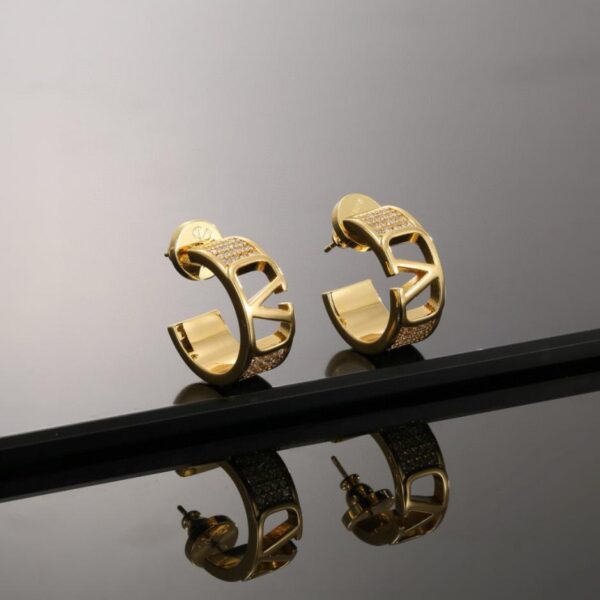 replica,repliche,fake,1:1,earrings,bracelet,ring,jewelry Orecchini a bottone dorati con logo Valentino V (RHLM0)