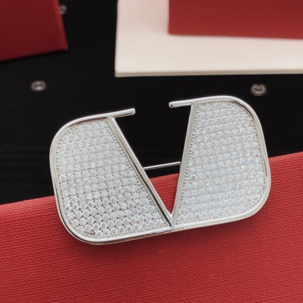 replica,repliche,fake,1:1,earrings,bracelet,ring,jewelry Spilla Valentino più recente, materiale in ottone ZP uniforme (VT9XW)