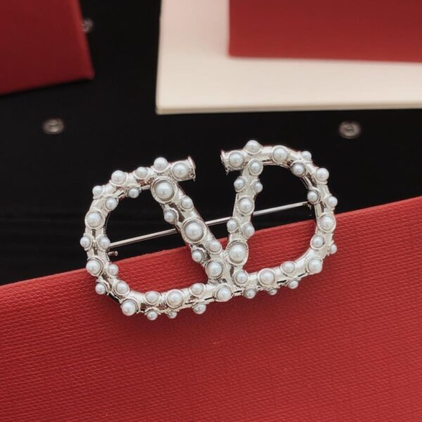 replica,repliche,fake,1:1,earrings,bracelet,ring,jewelry Spilla Valentino in perline di riso in argento, materiale in ottone ZP (LVJ5Y)