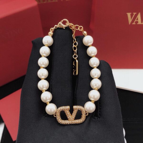 Bracciale Valentino in perle e diamanti a forma di V (AV254)