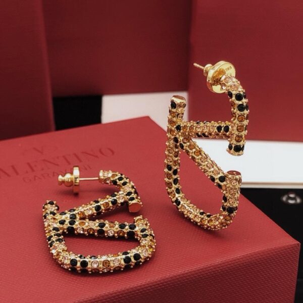 replica,repliche,fake,1:1,earrings,bracelet,ring,jewelry Orecchini Valentino con diamanti colorati di ultima generazione, materiale in ottone ZP uniforme (HLBD6)