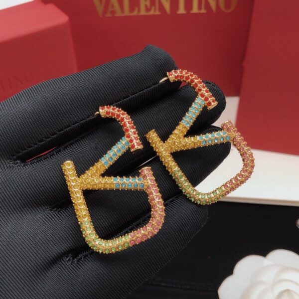 replica,repliche,fake,1:1,earrings,bracelet,ring,jewelry Gli ultimi orecchini a forma di V con diamanti di Valentino, in ottone ZP (8WT7H)