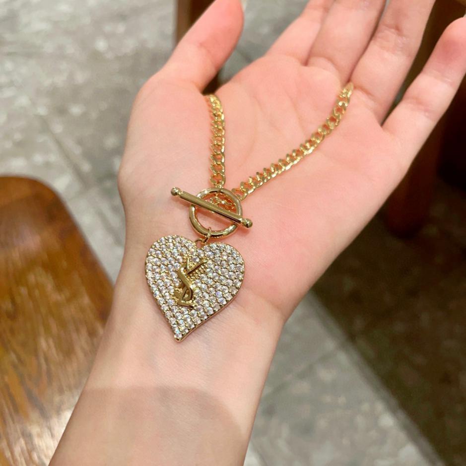 replica,repliche,fake,1:1,earrings,bracelet,ring,jewelry L’ultima collana originale YSL con lettera d’amore e diamanti con logo (KYJ8B) replica,repliche,fake,1:1,earrings,bracelet,ring,jewelry L’ultima collana originale YSL con lettera d’amore e diamanti con logo (KYJ8B)