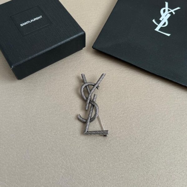 replica,repliche,fake,1:1,earrings,bracelet,ring,jewelry Spilla con lettera YSL (4959S)