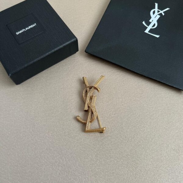 replica,repliche,fake,1:1,earrings,bracelet,ring,jewelry Spilla con lettera YSL (K3O01)