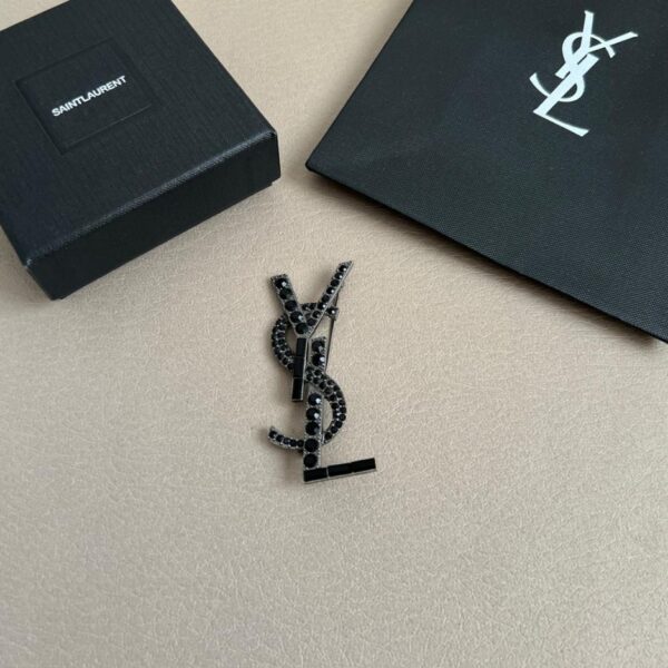 replica,repliche,fake,1:1,earrings,bracelet,ring,jewelry Spilla con lettera YSL (OH8X3)