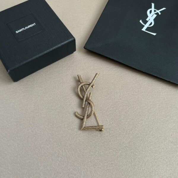 replica,repliche,fake,1:1,earrings,bracelet,ring,jewelry Spilla con lettera YSL (V3F1I)