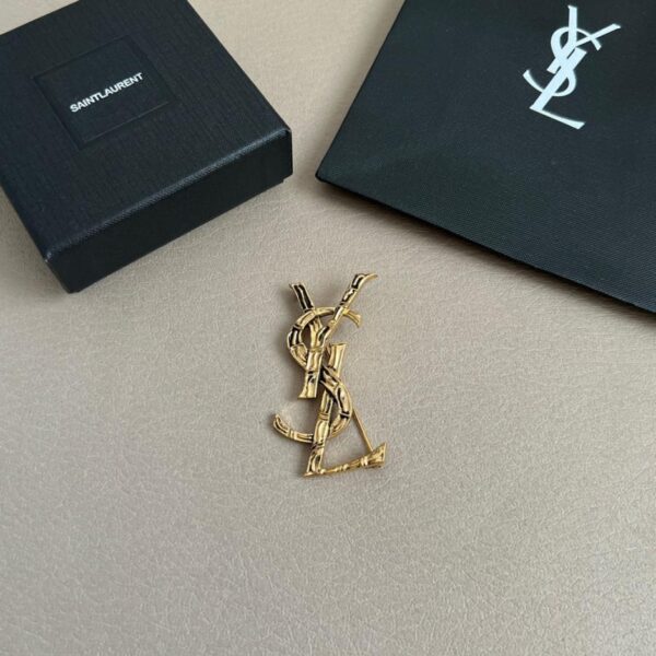 replica,repliche,fake,1:1,earrings,bracelet,ring,jewelry Spilla con lettera YSL (XASPI)