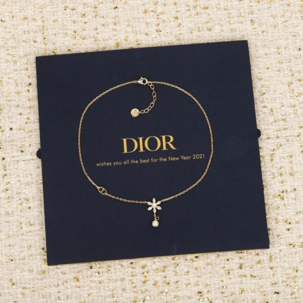 Collana Dior con piccolo fiore pendente e perle (FAWMY)