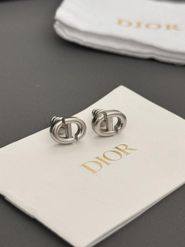 replica,repliche,fake,1:1,earrings,bracelet,ring,jewelry Orecchini a bottone Dior Classic CD oro/argento (ZNM2Z) replica,repliche,fake,1:1,earrings,bracelet,ring,jewelry Orecchini a bottone Dior Classic CD oro/argento (ZNM2Z)