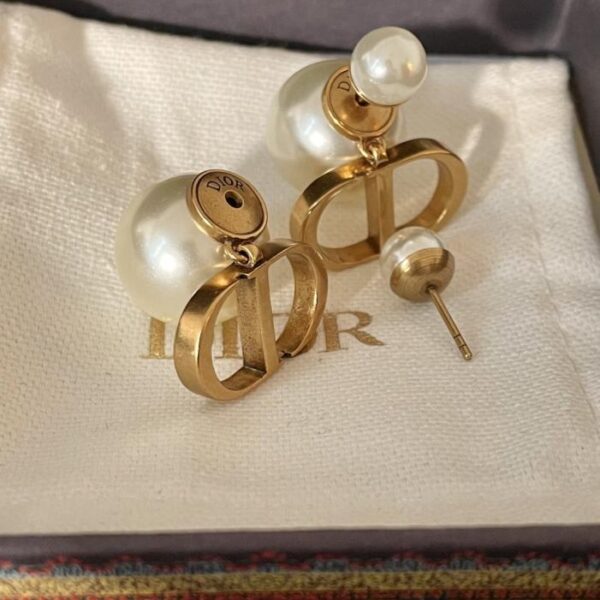 Orecchini Dior con pendente a forma di CD ★ e perle (G5EJJ)