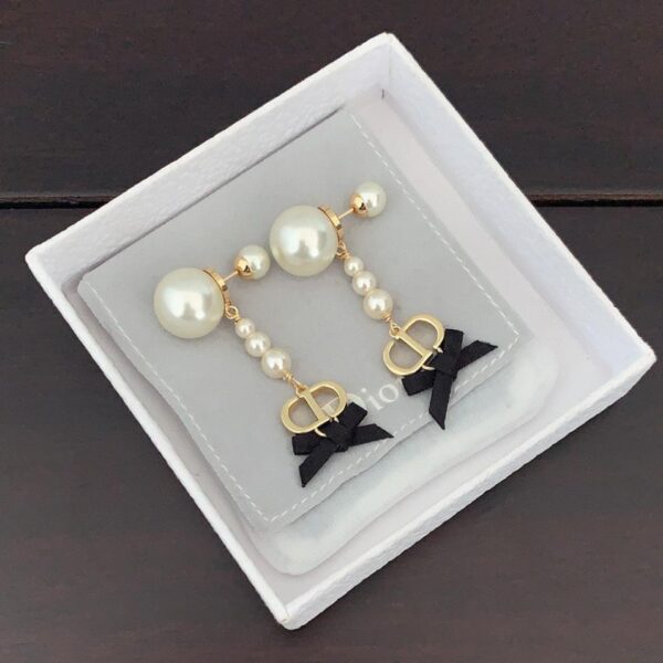 replica,repliche,fake,1:1,earrings,bracelet,ring,jewelry Orecchini a fiocco lungo di perle Dior, ultimo modello, in ottone ZP (6U4CF)