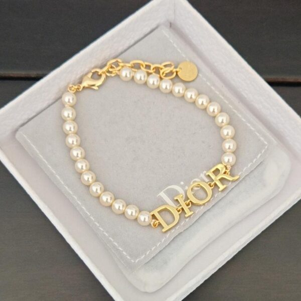 replica,repliche,fake,1:1,earrings,bracelet,ring,jewelry Bracciale Dior con perle e lettere in ottone ZP (NO82Y)