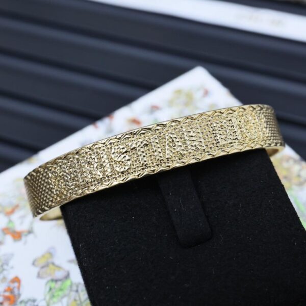 replica,repliche,fake,1:1,earrings,bracelet,ring,jewelry Bracciale Dior New Brushed Brushed Letter (QCR40)
