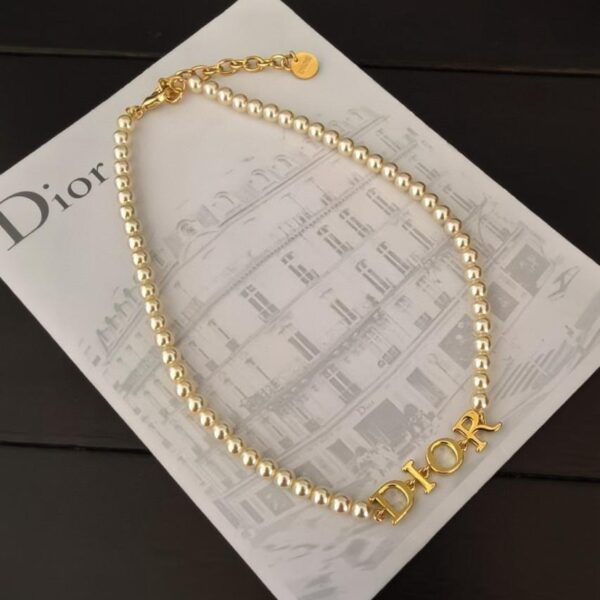 Collana di perle con l'ultima lettera Dior, materiale in ottone ZP (SF1VH)
