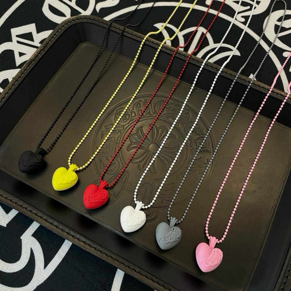 replica,repliche,fake,1:1,earrings,bracelet,ring,jewelry Nuova collana unisex in resina a forma di cuore con cuori cromati (41LPR) replica,repliche,fake,1:1,earrings,bracelet,ring,jewelry Nuova collana unisex in resina a forma di cuore con cuori cromati (41LPR)