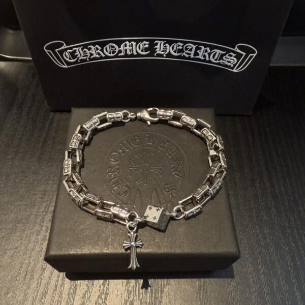 replica,repliche,fake,1:1,earrings,bracelet,ring,jewelry Nuovo braccialetto classico vintage con dadi a croce Chrome Hearts di qualità da banco (4PN7D)
