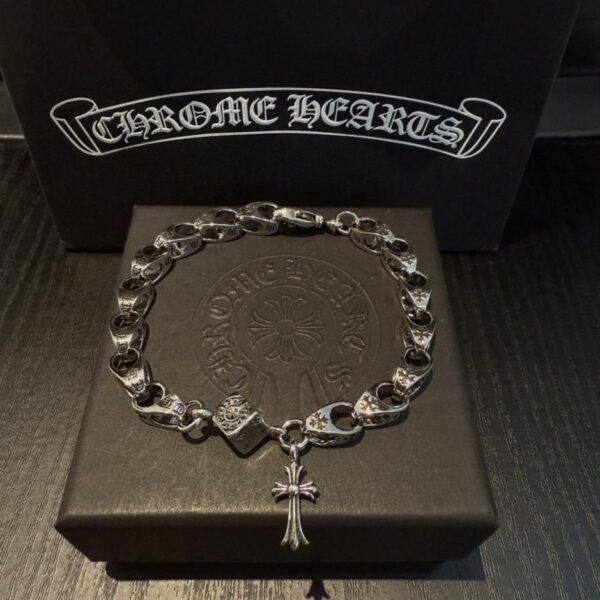 replica,repliche,fake,1:1,earrings,bracelet,ring,jewelry Nuovo braccialetto classico vintage con dadi a croce Chrome Hearts di qualità da banco (G3VZH)
