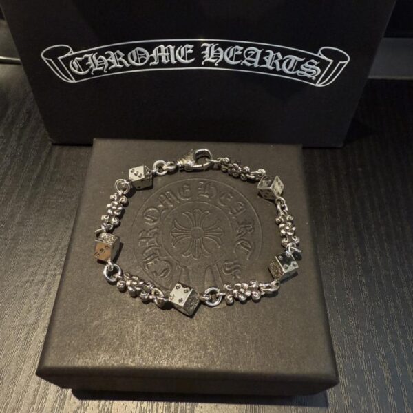 replica,repliche,fake,1:1,earrings,bracelet,ring,jewelry Nuovo bracciale classico vintage con dadi, croce e fiori di qualità da banco Chrome Hearts (BS1LT)