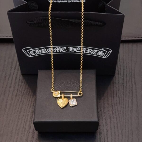 replica,repliche,fake,1:1,earrings,bracelet,ring,jewelry Nuova collana con cuore di diamanti bianchi Chrome Hearts di qualità da banco (B577Y)