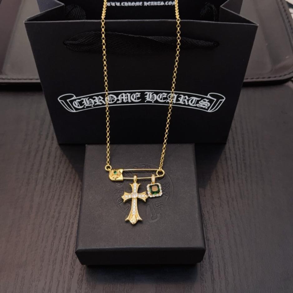 replica,repliche,fake,1:1,earrings,bracelet,ring,jewelry Collana con croce di diamanti verdi con spilla Chrome Hearts di nuova qualità (6D9OA) replica,repliche,fake,1:1,earrings,bracelet,ring,jewelry Collana con croce di diamanti verdi con spilla Chrome Hearts di nuova qualità (6D9OA)