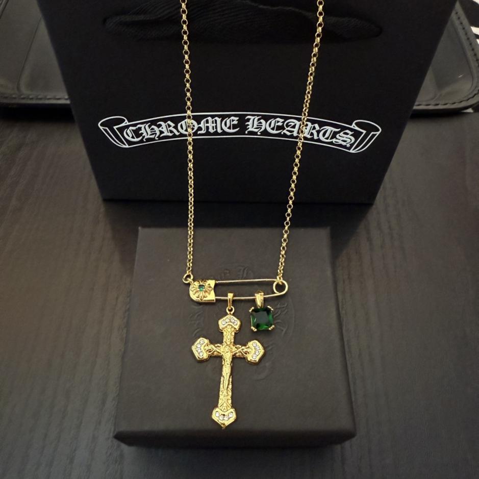 replica,repliche,fake,1:1,earrings,bracelet,ring,jewelry Collana con croce di diamanti verdi e spilla Chrome Hearts di nuova qualità (B00SN) replica,repliche,fake,1:1,earrings,bracelet,ring,jewelry Collana con croce di diamanti verdi e spilla Chrome Hearts di nuova qualità (B00SN)