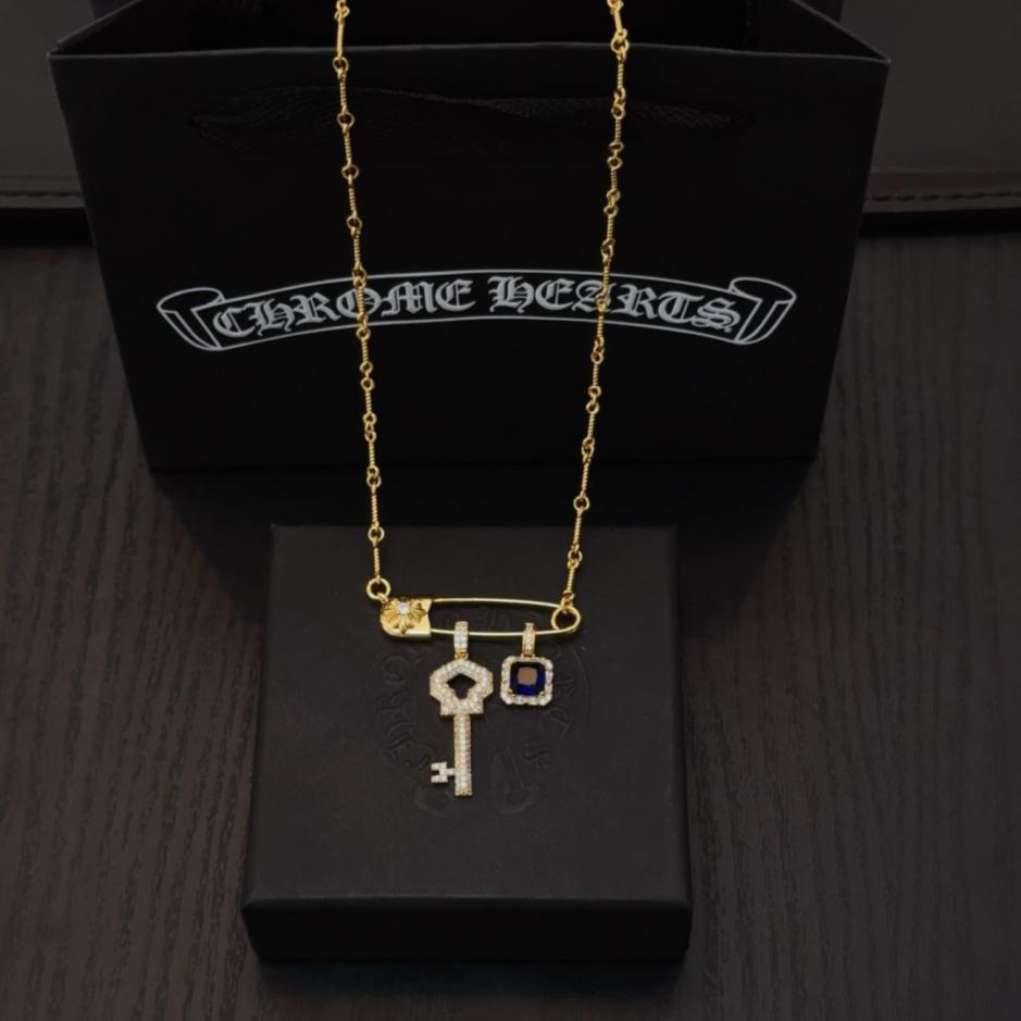 replica,repliche,fake,1:1,earrings,bracelet,ring,jewelry Nuova collana con chiave di diamante blu con spilla Chrome Hearts Ma Huo (VADMG) replica,repliche,fake,1:1,earrings,bracelet,ring,jewelry Nuova collana con chiave di diamante blu con spilla Chrome Hearts Ma Huo (VADMG)