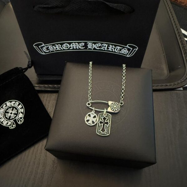 replica,repliche,fake,1:1,earrings,bracelet,ring,jewelry Collana con piastra quadrata Chrome Hearts di qualità da banco (S0ILN)