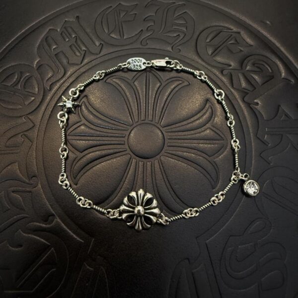 replica,repliche,fake,1:1,earrings,bracelet,ring,jewelry Nuovo bracciale classico vintage con croce e fiore Chrome Hearts di qualità da banco (UK06Y)