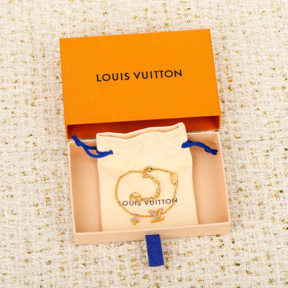 replica,repliche,fake,1:1,earrings,bracelet,ring,jewelry Set di collane LV Rose Red (M6MJS) replica,repliche,fake,1:1,earrings,bracelet,ring,jewelry Set di collane LV Rose Red (M6MJS)