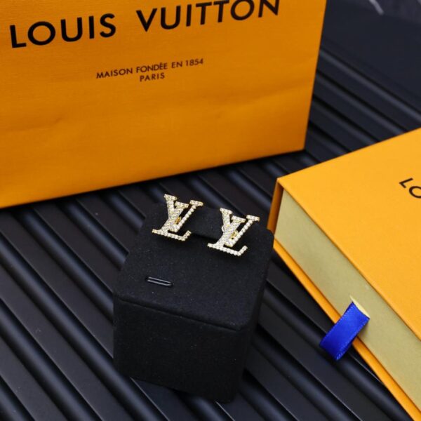 replica,repliche,fake,1:1,earrings,bracelet,ring,jewelry LV New LADY LV Orecchini a forma di lettera con diamanti e piccola catena quadrata in oro (V0G0L)