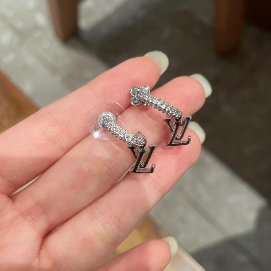 replica,repliche,fake,1:1,earrings,bracelet,ring,jewelry Orecchini LV originali in ottone e argento sterling 925 (XF9PE) replica,repliche,fake,1:1,earrings,bracelet,ring,jewelry Orecchini LV originali in ottone e argento sterling 925 (XF9PE)