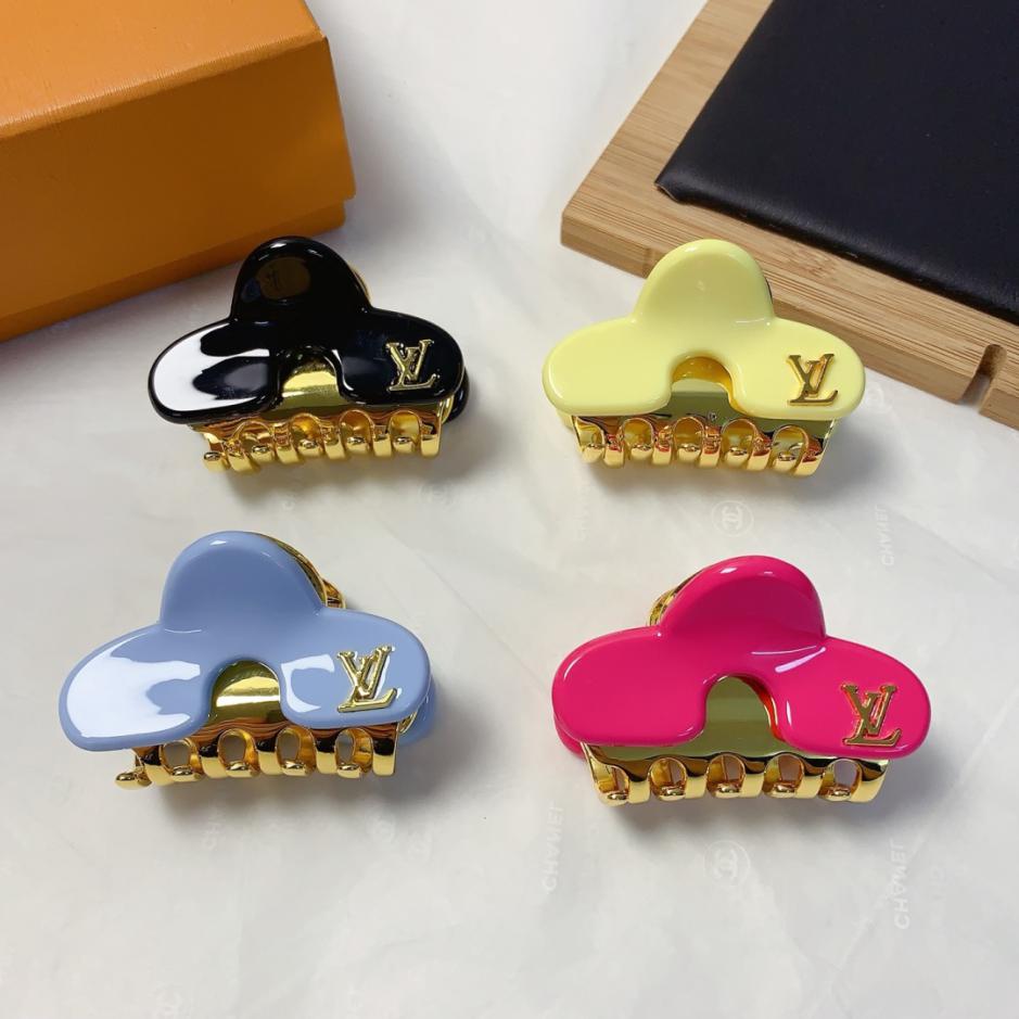 replica,repliche,fake,1:1,earrings,bracelet,ring,jewelry Fermaglio per capelli Louis Vuitton modello alto, modello Cloud, in metallo (CC9Q1) replica,repliche,fake,1:1,earrings,bracelet,ring,jewelry Fermaglio per capelli Louis Vuitton modello alto, modello Cloud, in metallo (CC9Q1)