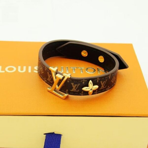replica,repliche,fake,1:1,earrings,bracelet,ring,jewelry Bracciale Louis Vuitton in pelle con fiore antico, materiale in ottone coerente con il contatore (QJ3IE)